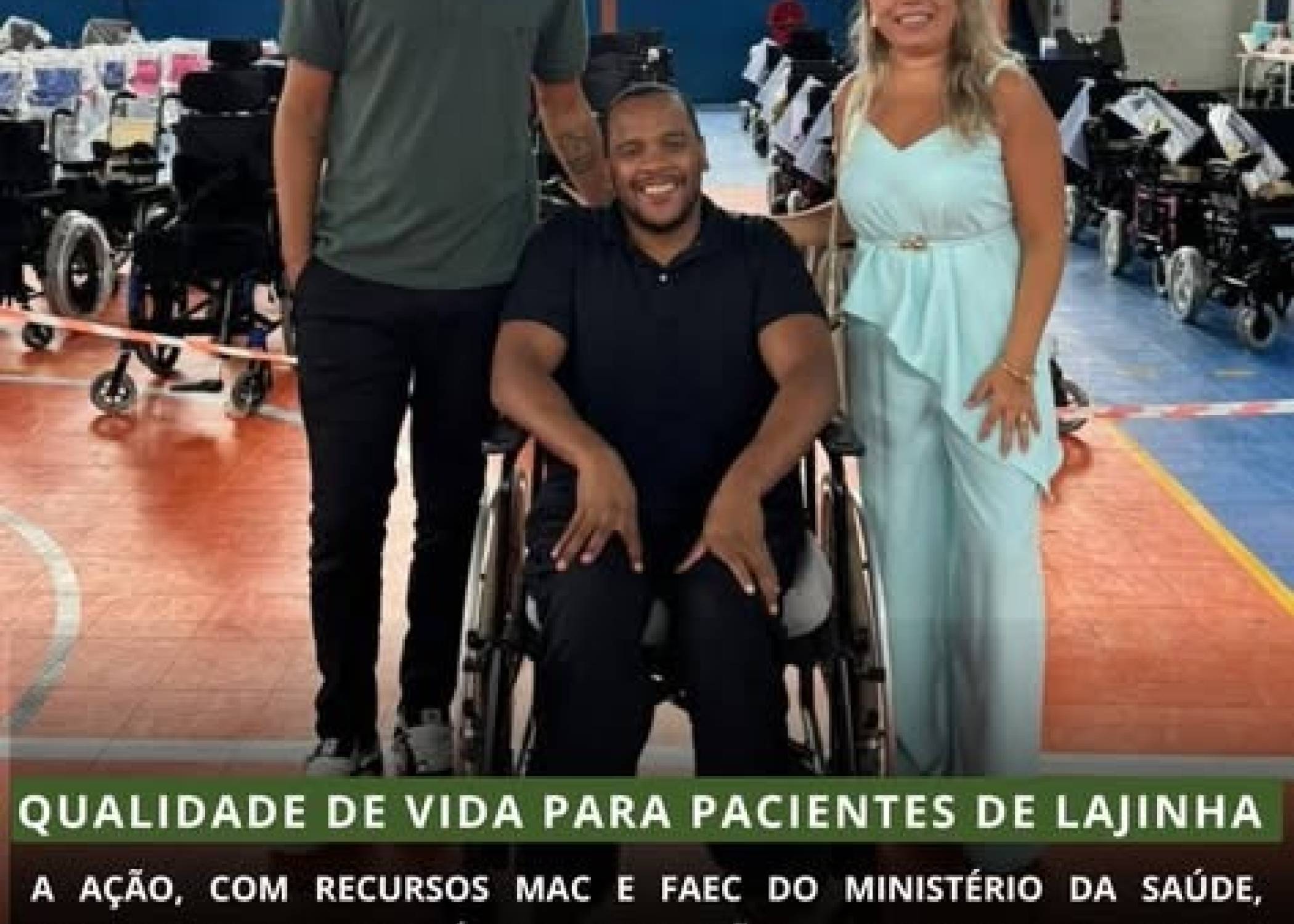 Entrega de cadeiras de rodas e cadeiras de rodas motorizadas